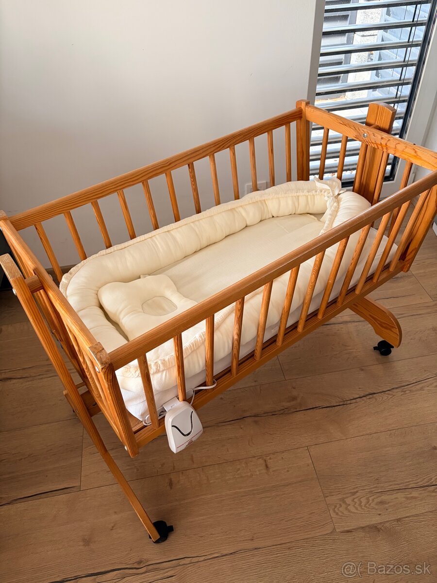 Drevena detska postielka a koliska - 2