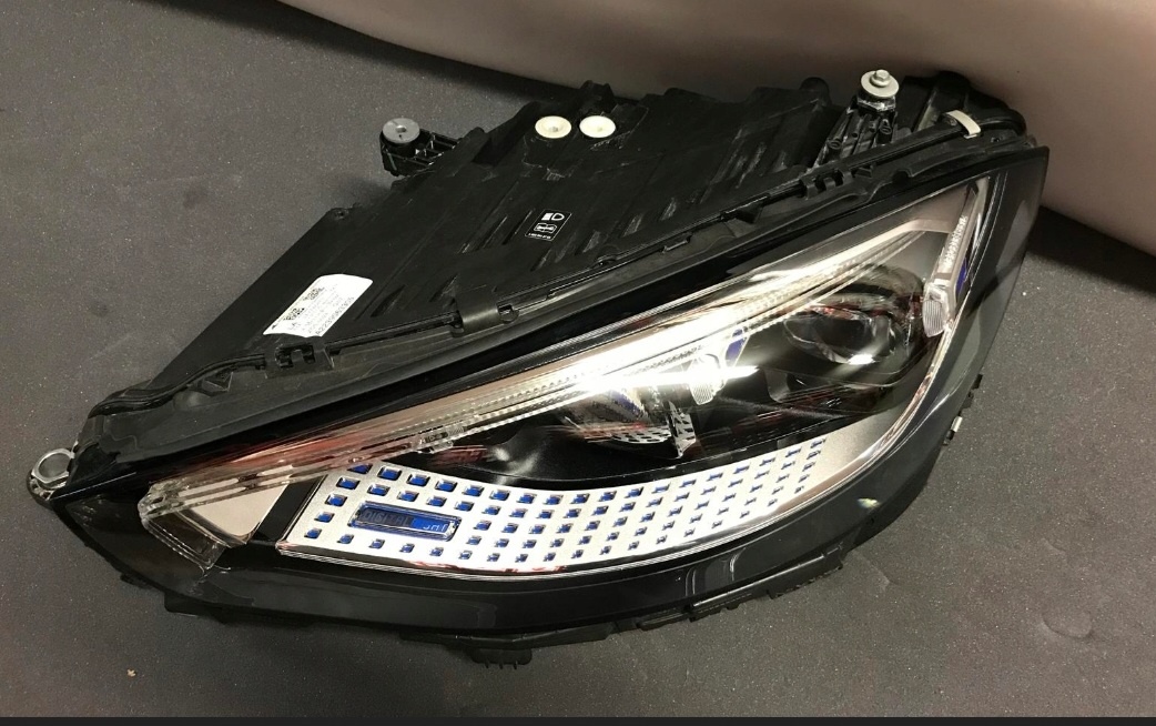 Svetlo Mercedes S W223 lavé - 2