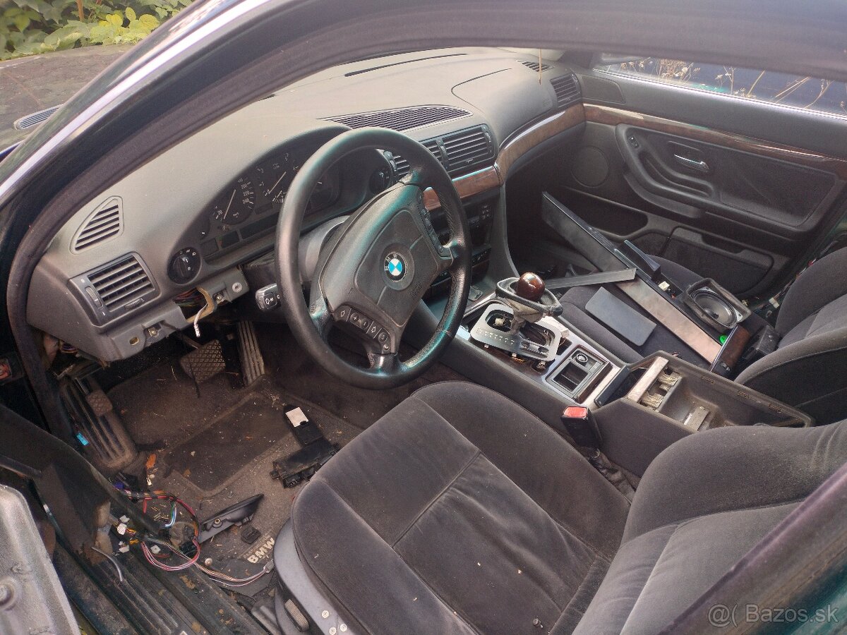 Rozpredám BMW E38 740i - 2