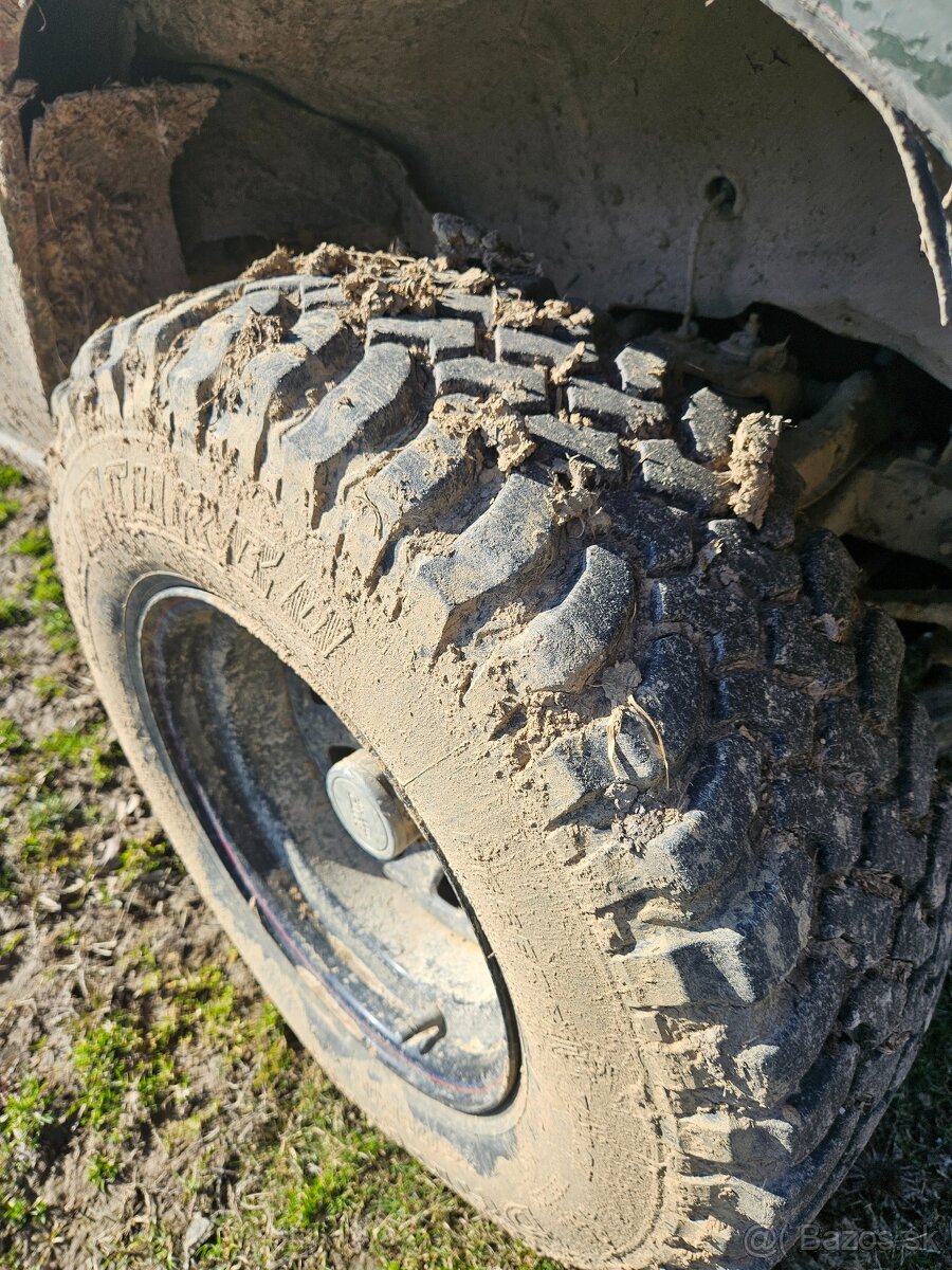 Mitsubishi Pajero 1 - 2