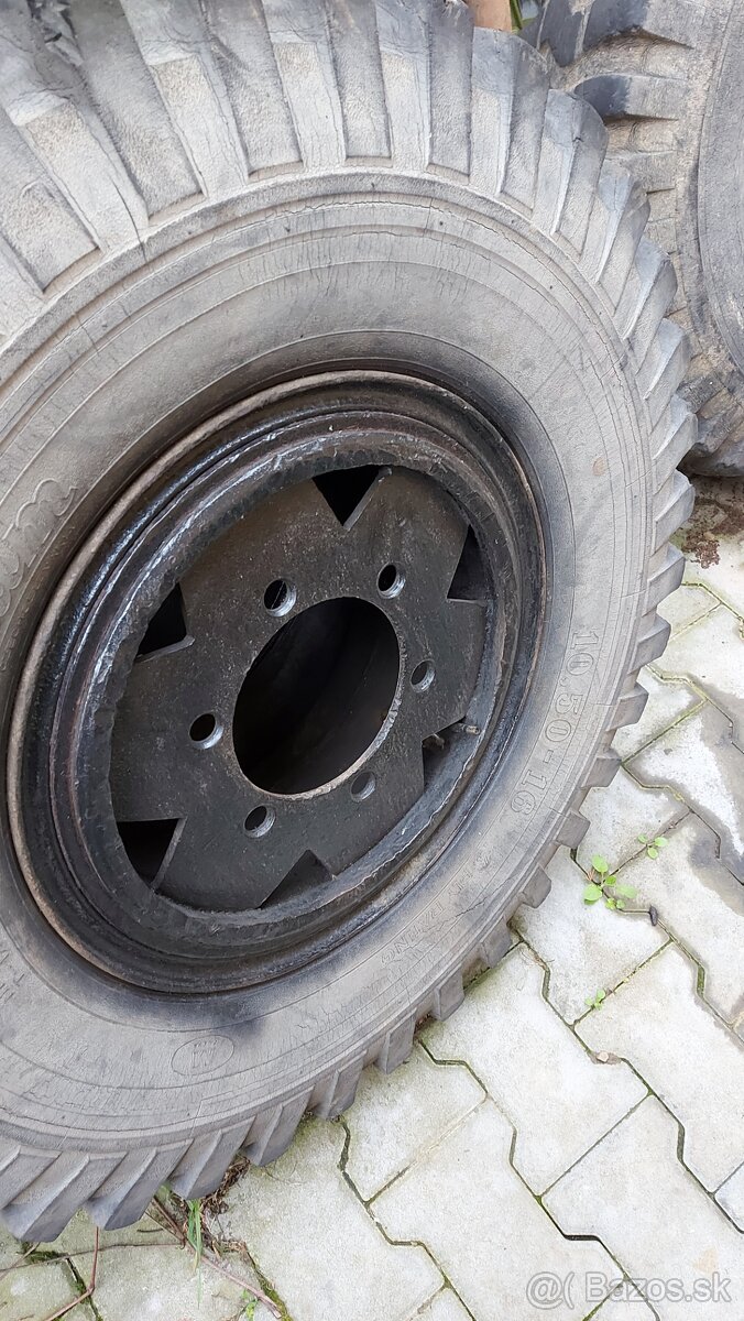 Kolesa 10,5-16 robur - 2