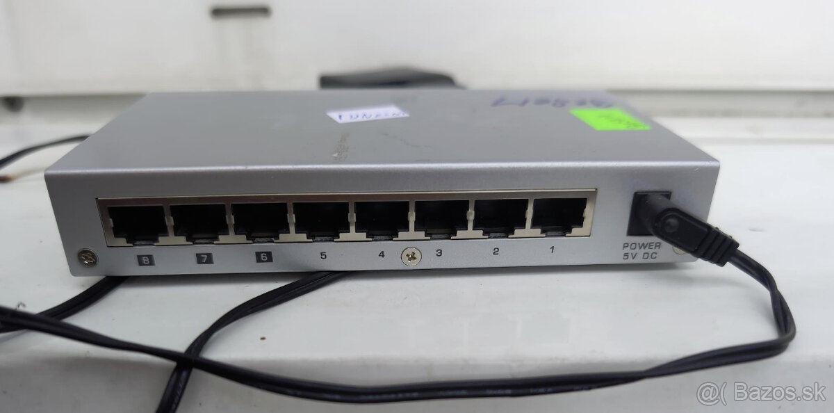 predám 100mbit Zyxel ES-108A switch - 2