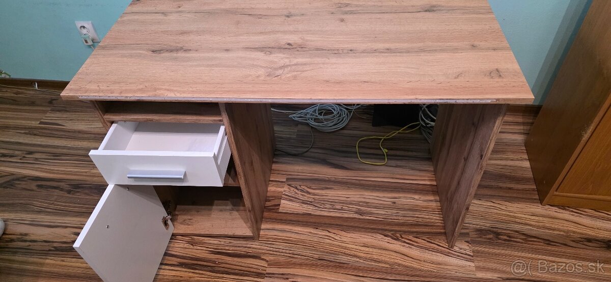 Predam písací stolík - 2