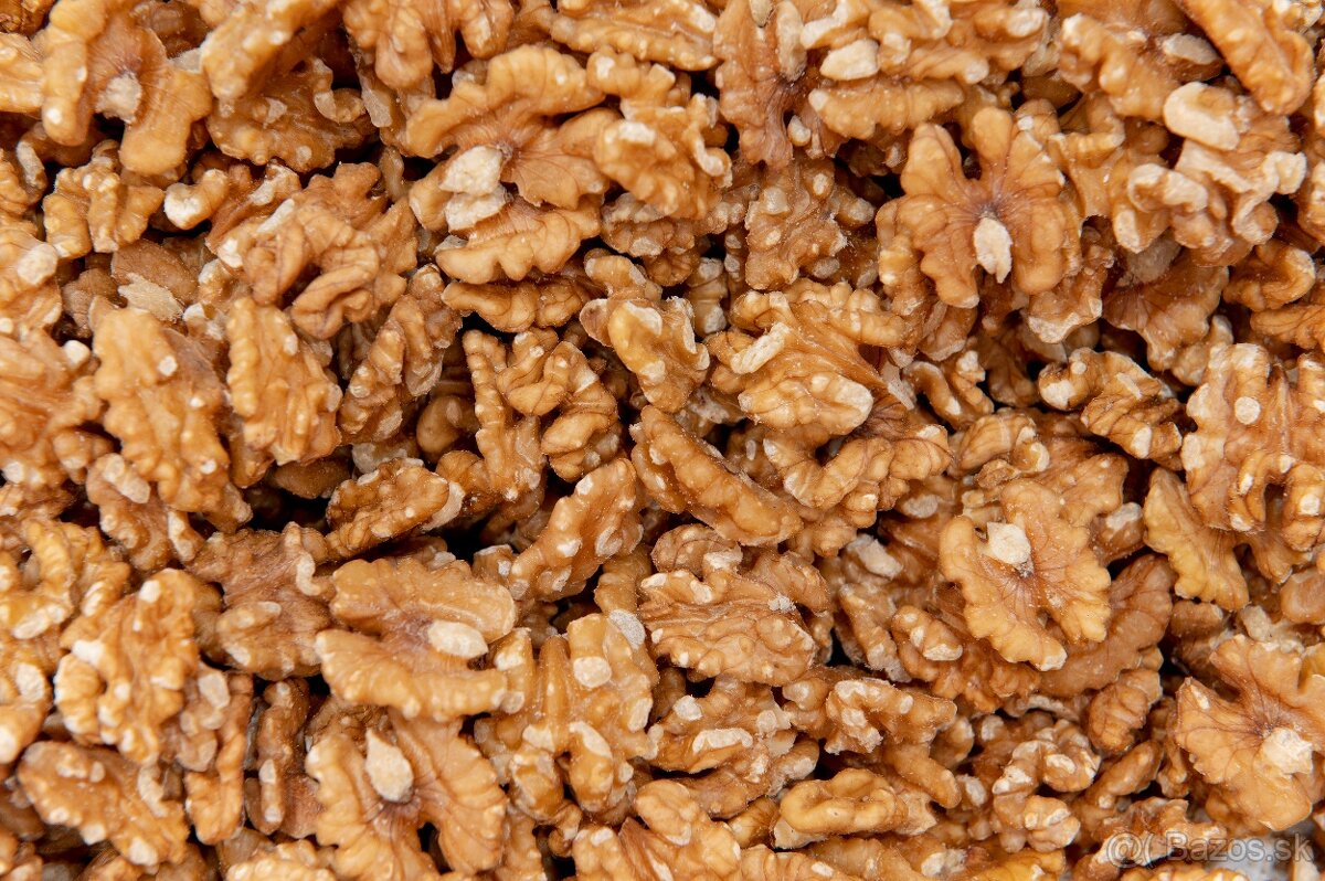 Vlašské lúpané tohtoročné orechy - 2