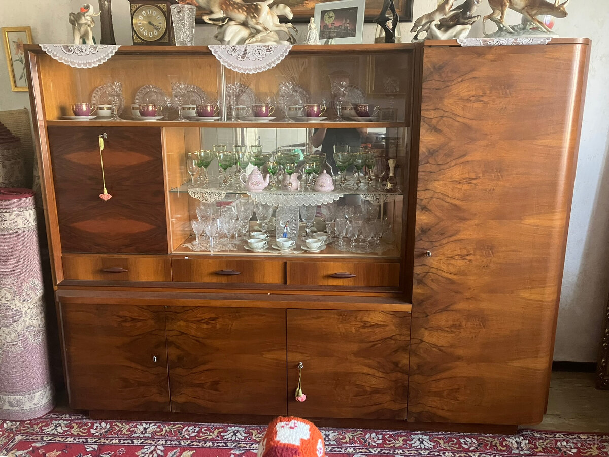 Starožitná obývacia stena - 2