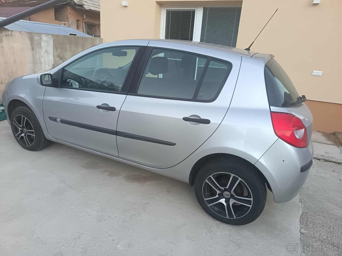 Renault Clio - 2
