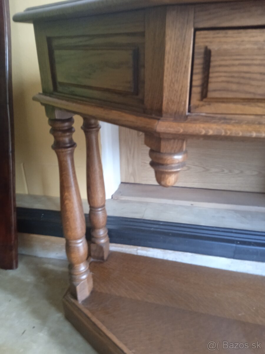 Konzolovy stolík - 2