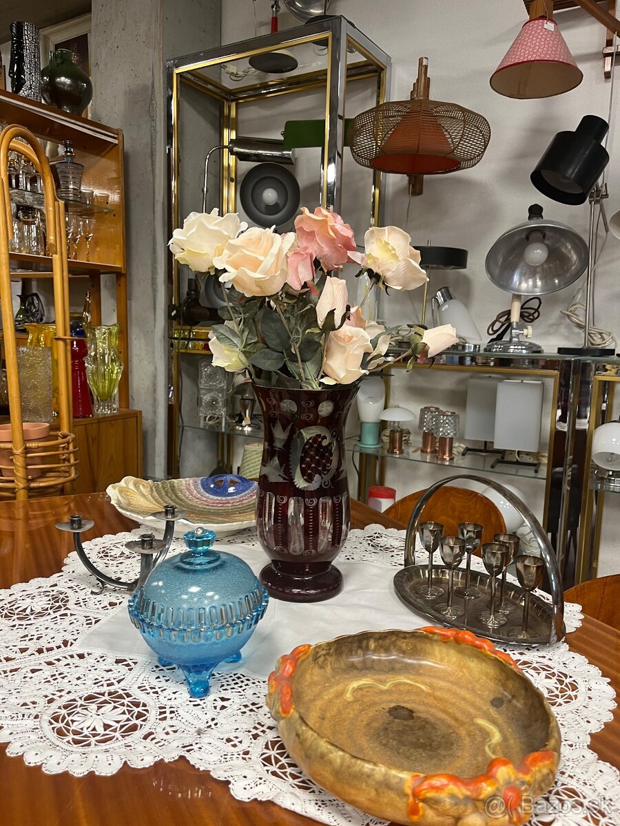 Váza rubínové sklo - 2