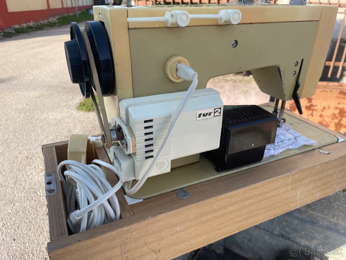 Šijací stroj - 2
