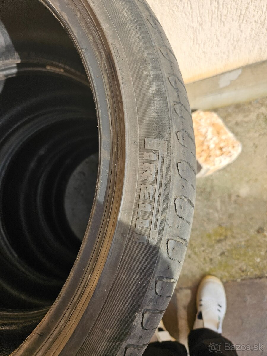 Pirelli 235/40 R19 - 2