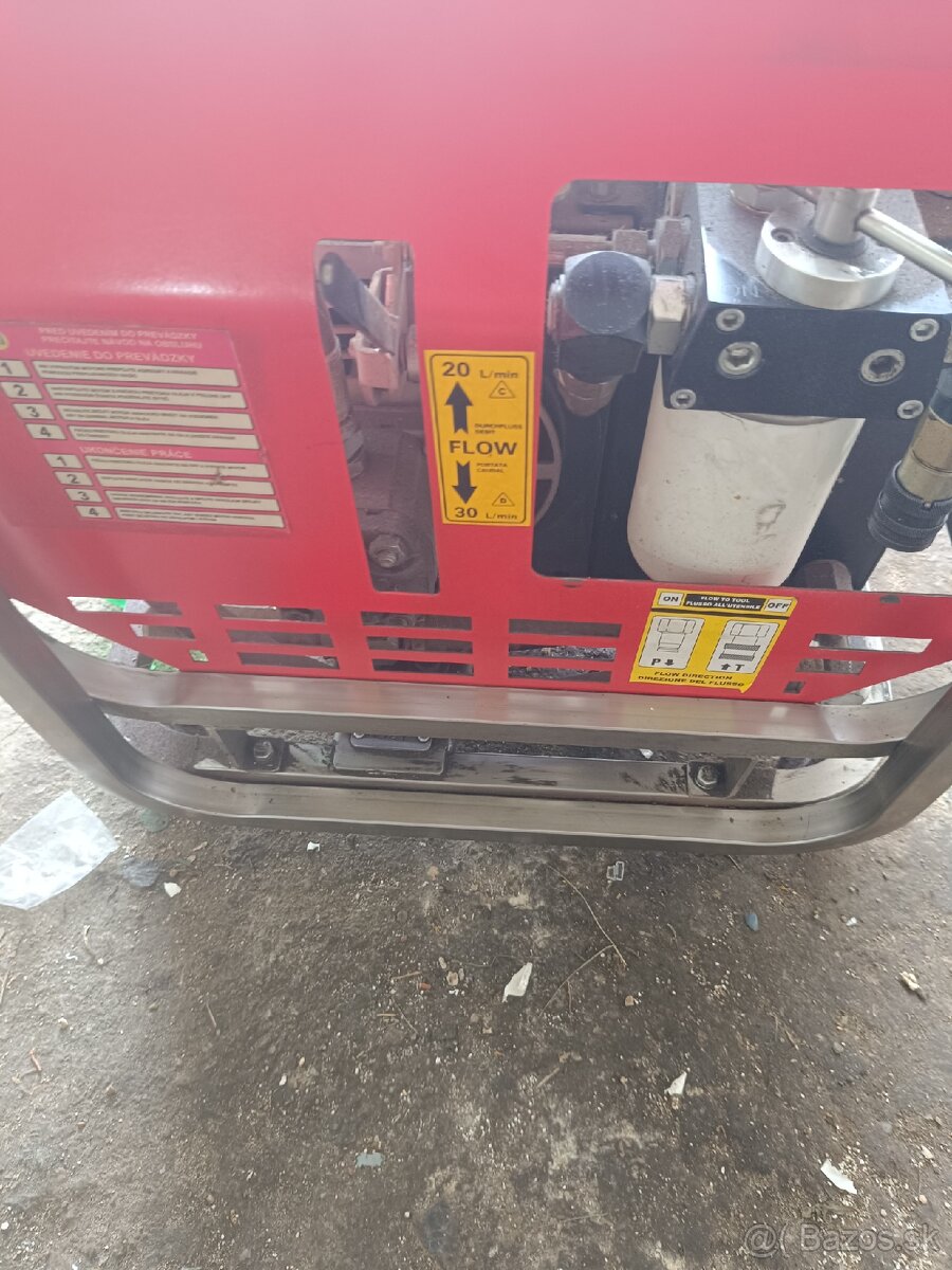 Hydraulický agregát+ kladivá - 2