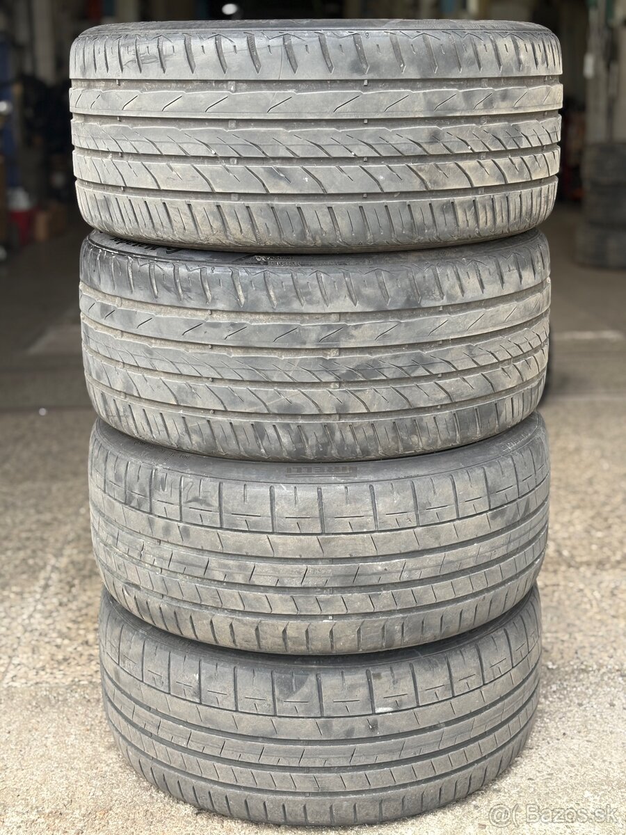 235/35 R19 - 2
