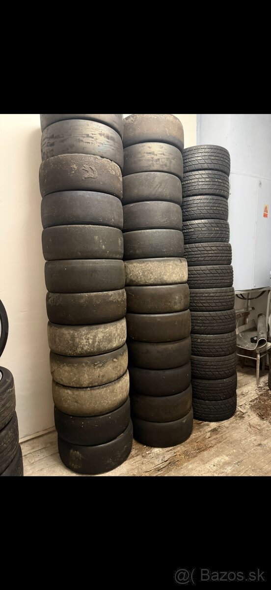 Predám slick pneumatiky r17 hankook - 2