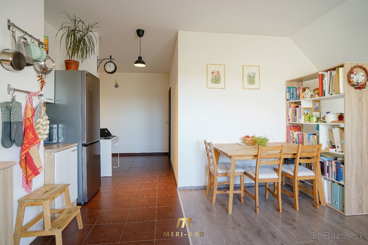 3-izbový podkrovný byt s parkovaním v pokojnej časti Rajky - 2
