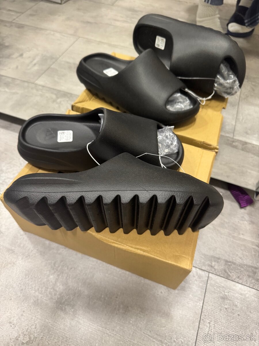 Yeezy slide. šľapky - 2