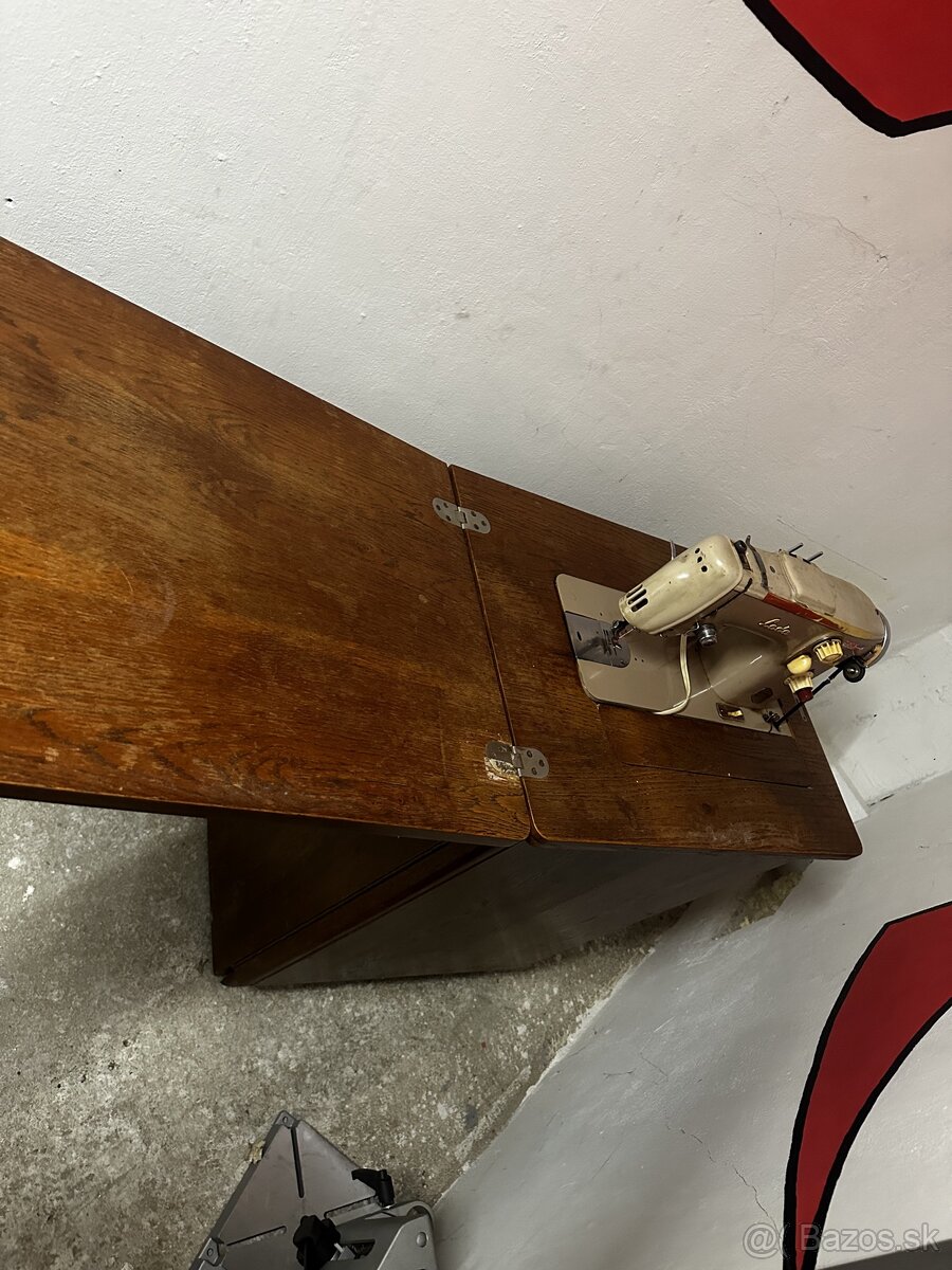 Retro Šijaci stroj - 2