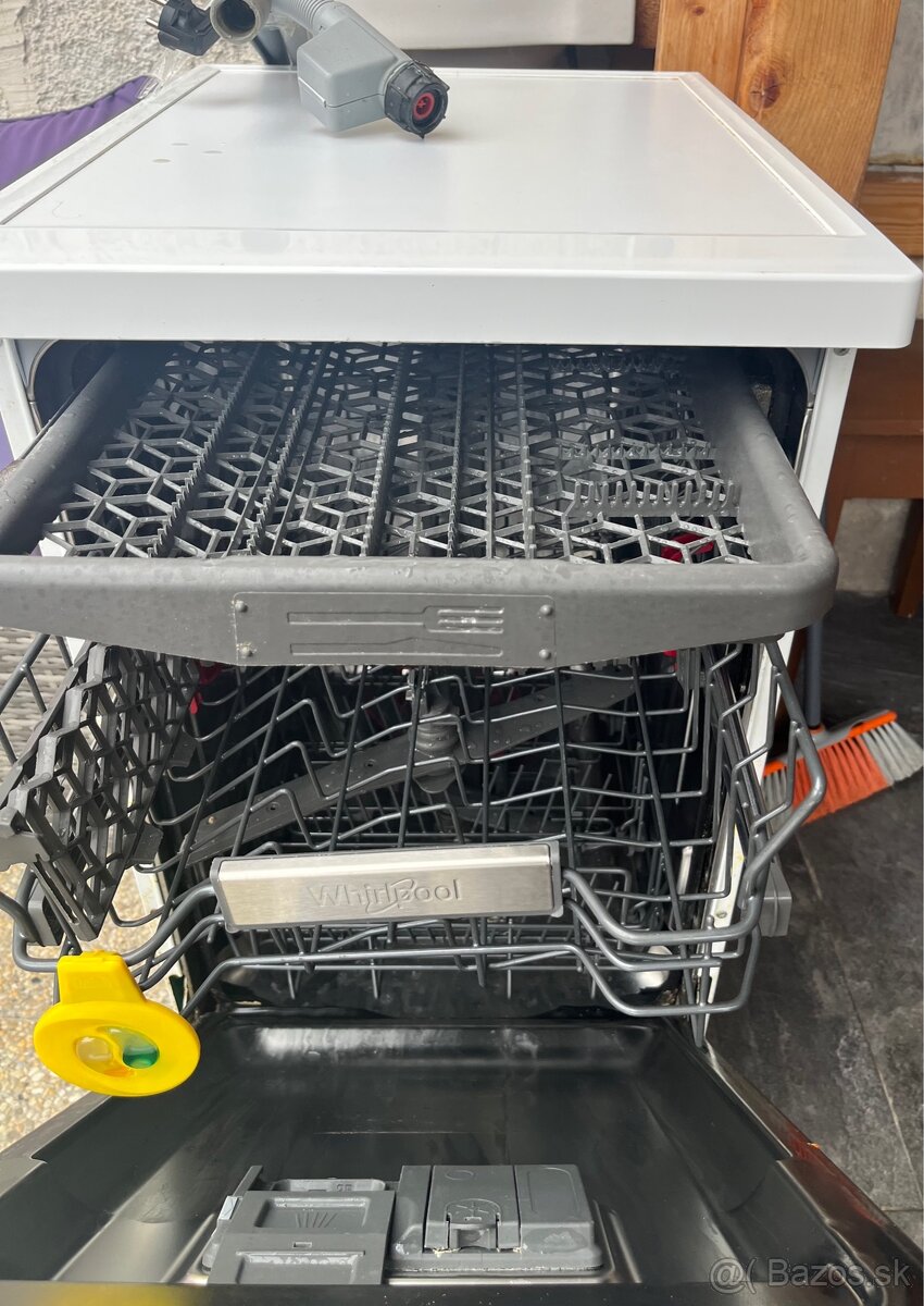 Umývačka riadu Whirlpool biela - 2