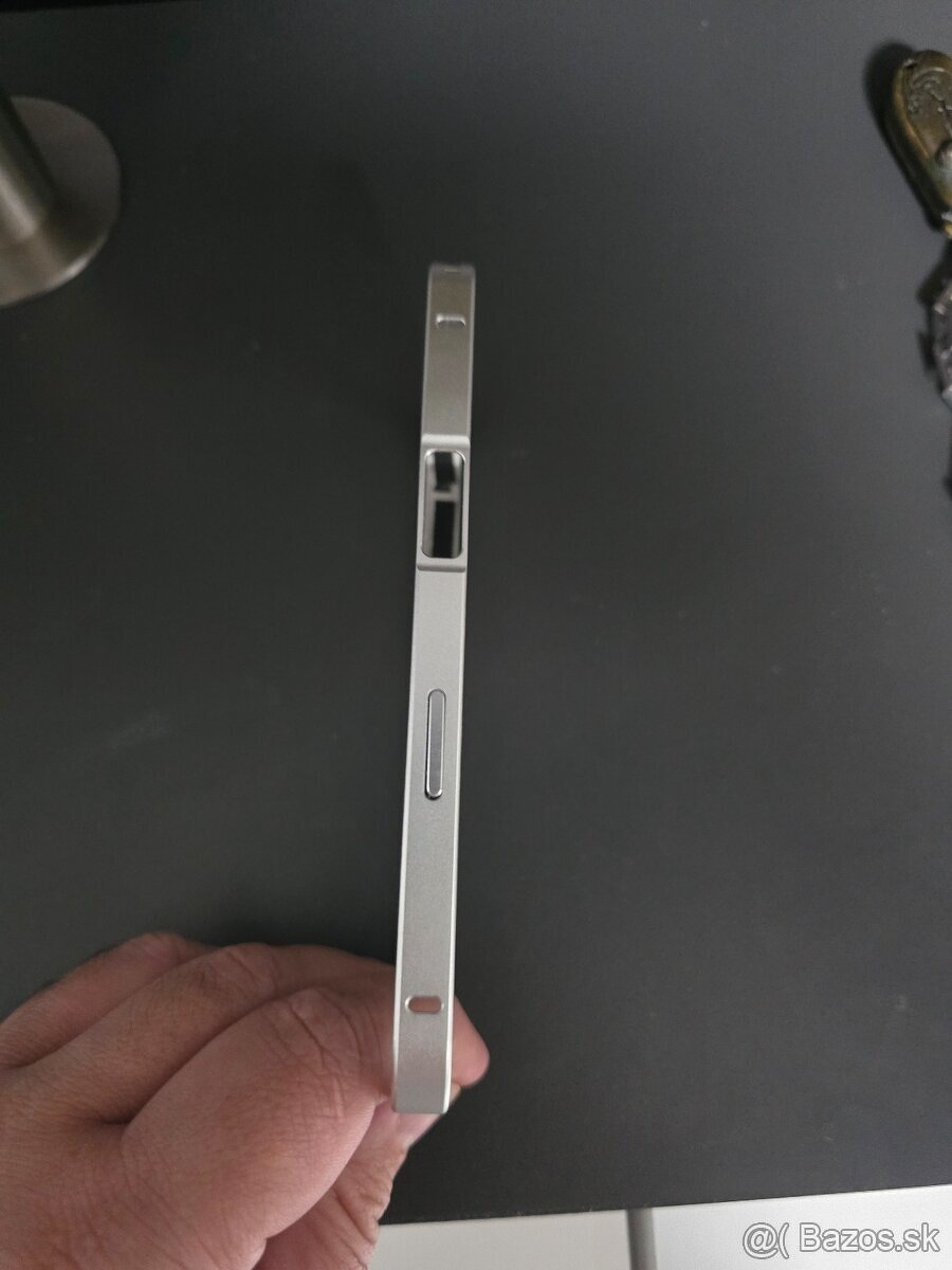 Hlinílový rámik na iphone 16pro - 2