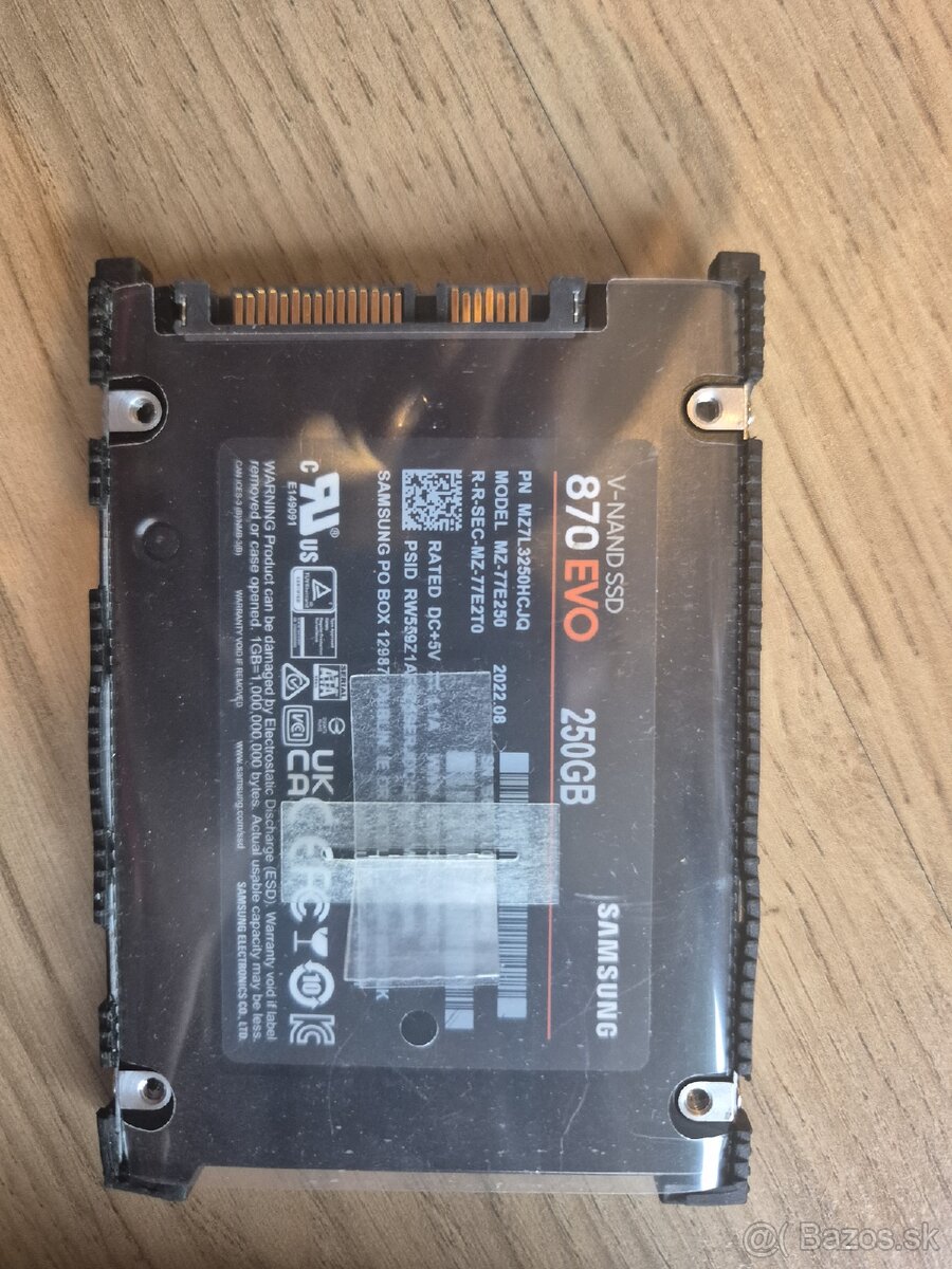 Predám ssd disk 250 gb - 2