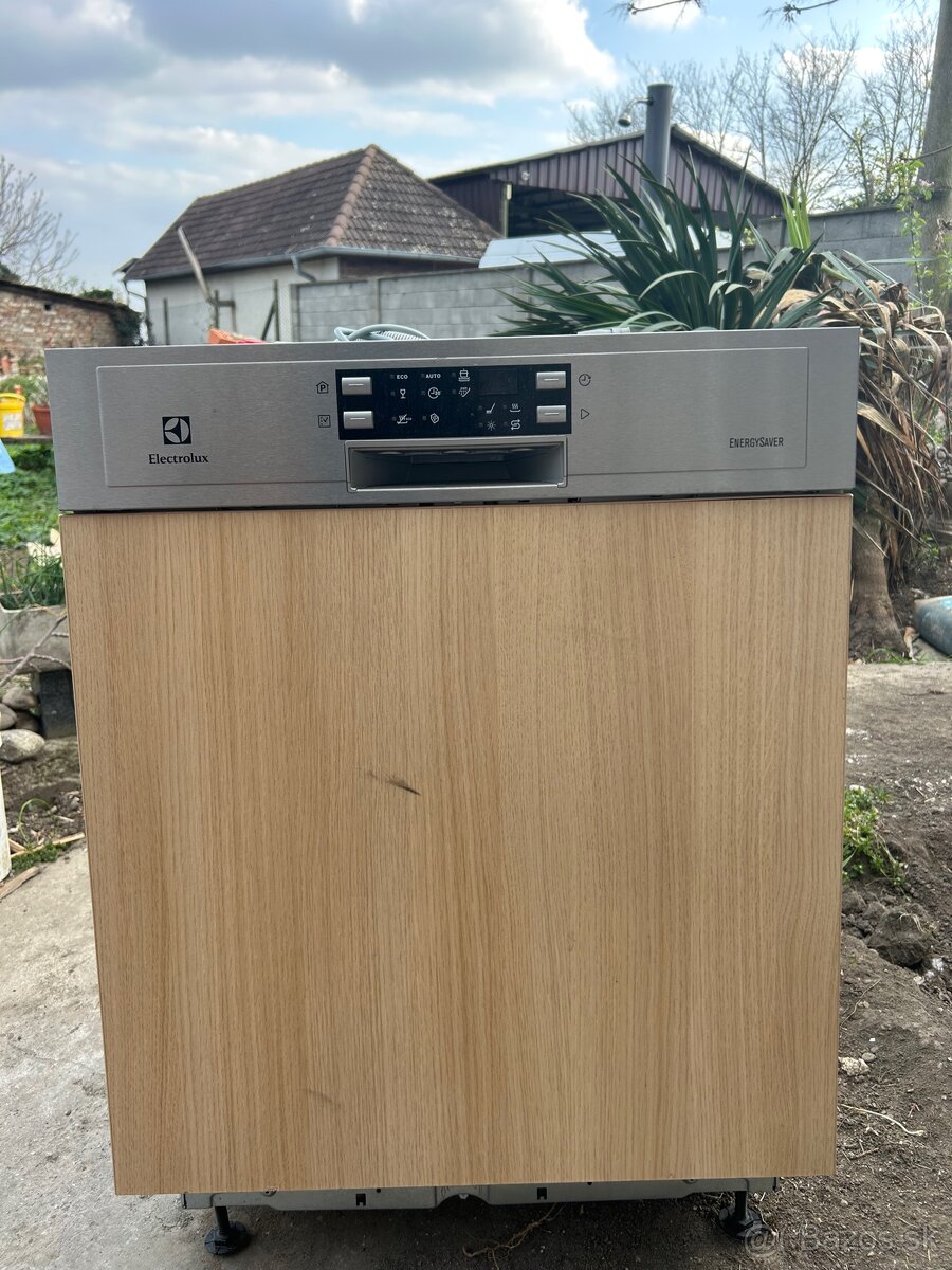 Umývačka Electrolux nova stoji 580€ - 2