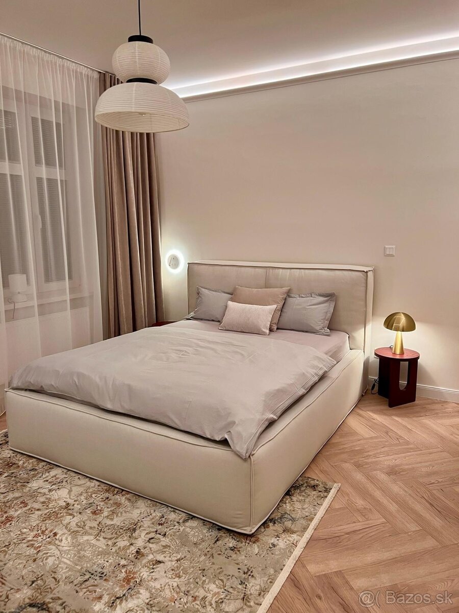 Posteľ s roštami 160 x 200 cm - 2