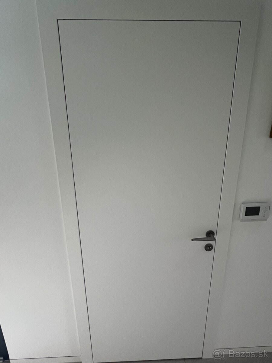 TOP ZĽAVA - Dvere 800 PRAVÉ 2100 mm Reverzné - 2