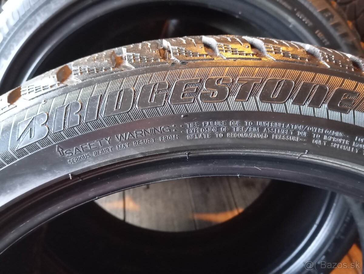 255/40/19 - 2