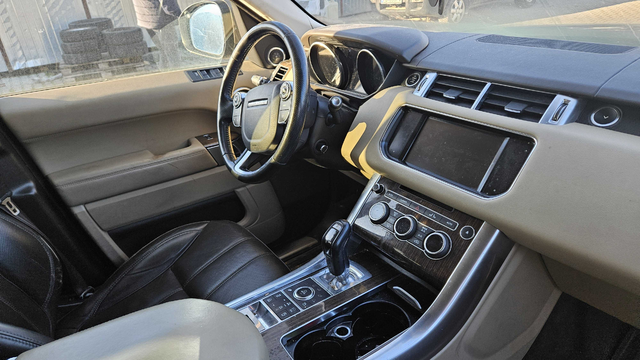 Land Rover (Range Rover Sport) - 2