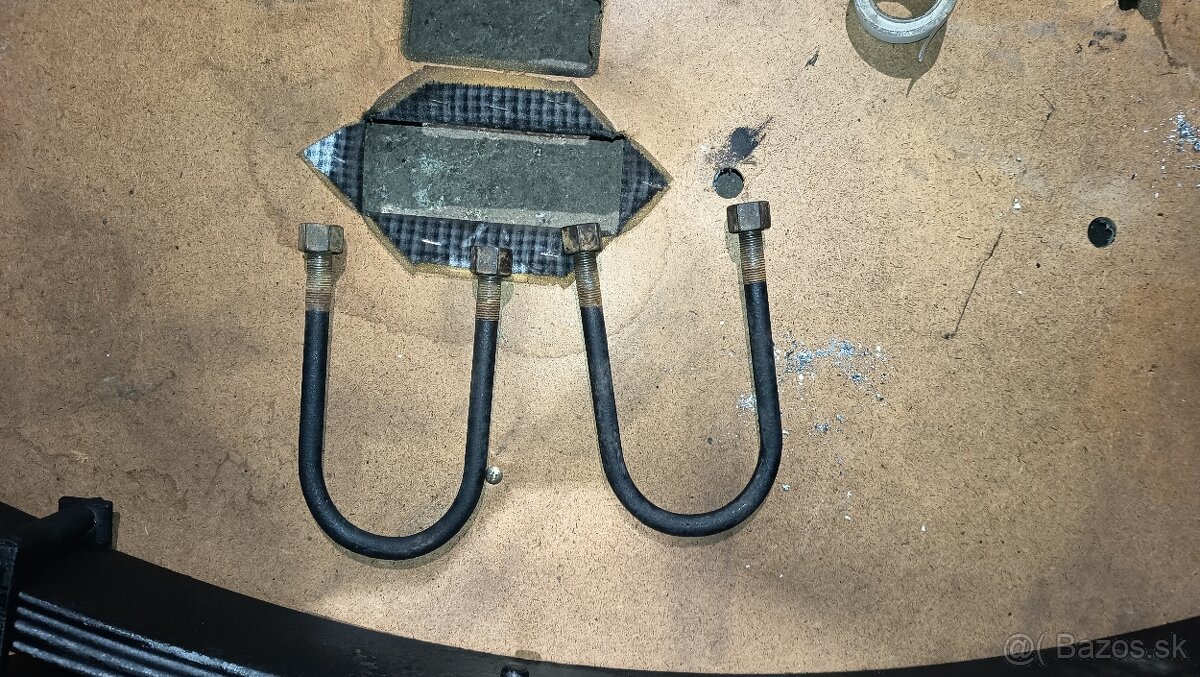 Listové pero Mitsubishi Pajero Mk1 - 2