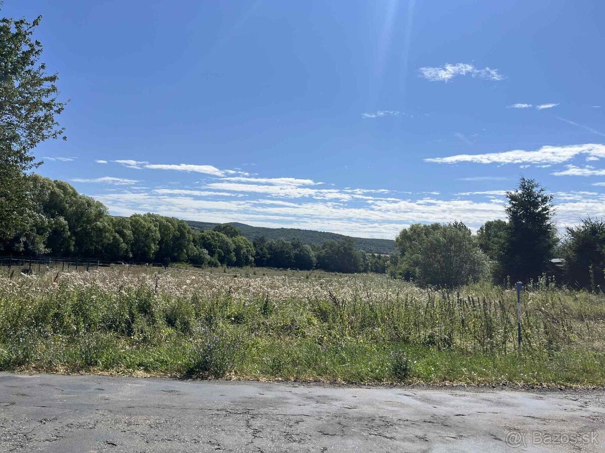 EXKLUZÍVNE NA PREDAJ - Stavebný pozemok 10á, Bátovce - 2