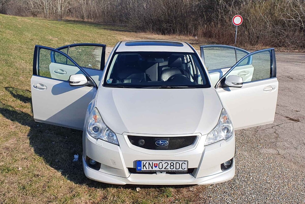SUBARU LEGACY limuzína 2.5 benzin - 2