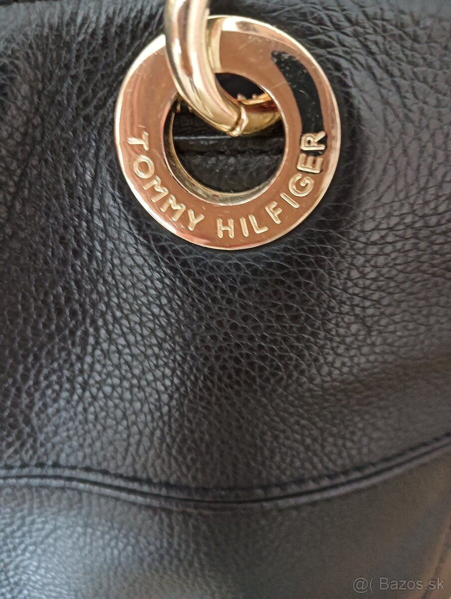 Tommy Hilfiger čierna kabelka - 2