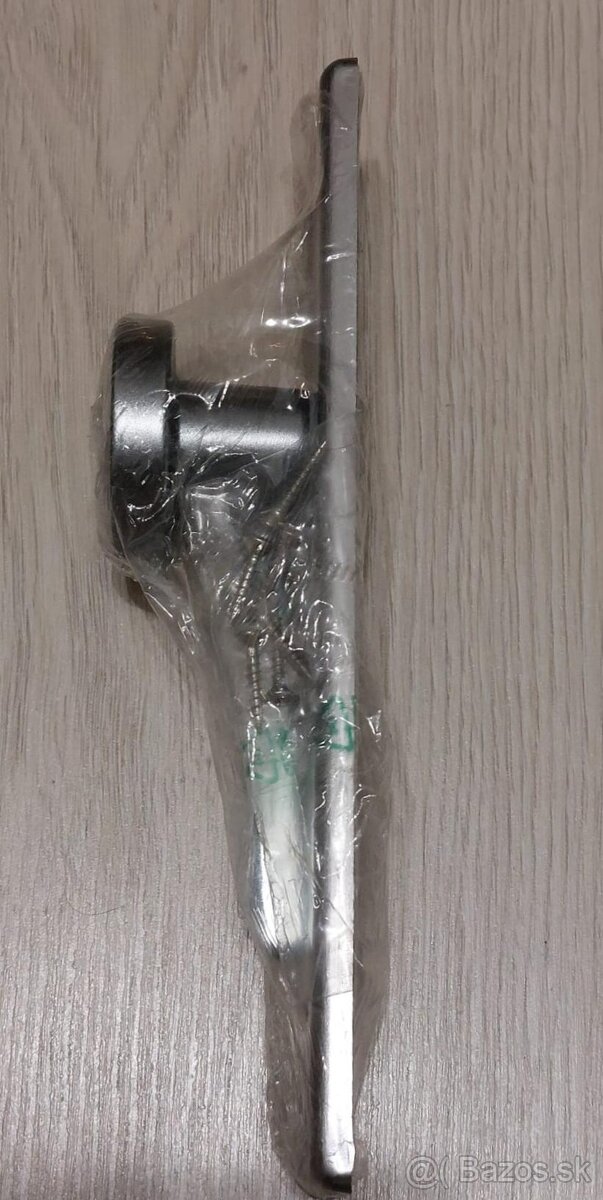 Štít na dvere s guľou - 2