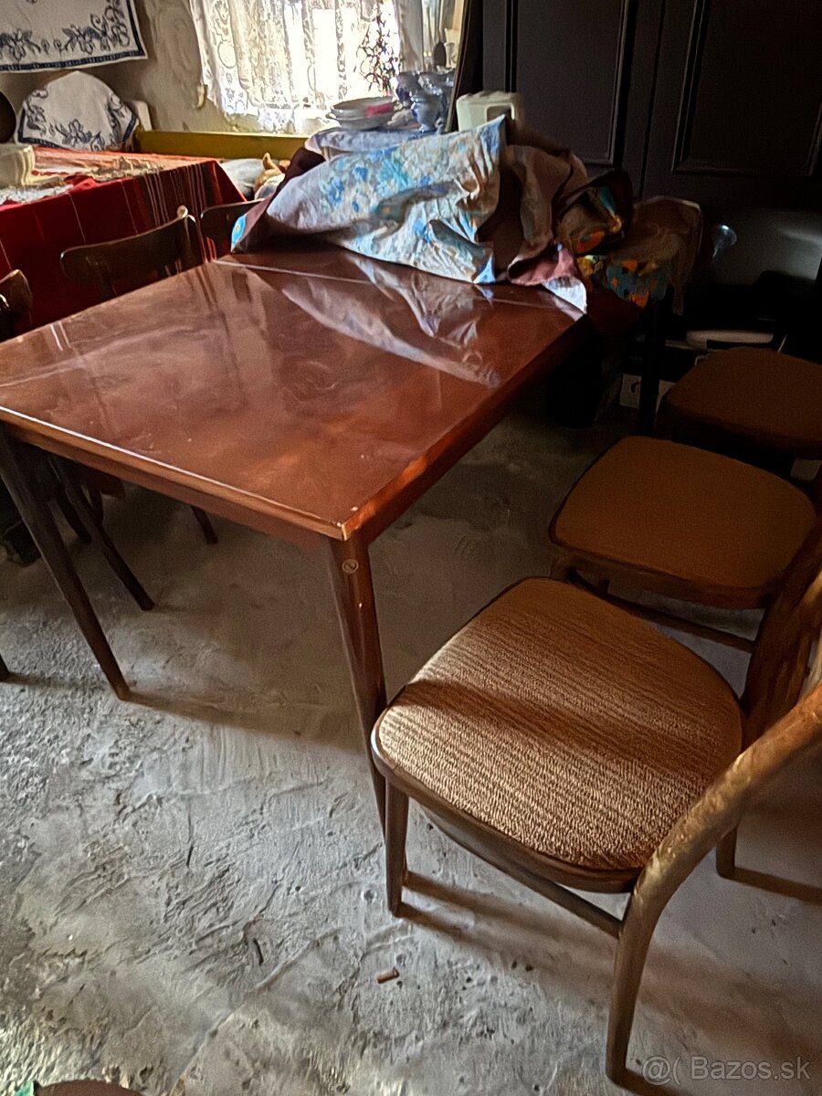 Stoličky na predaj, 70.roky - 2