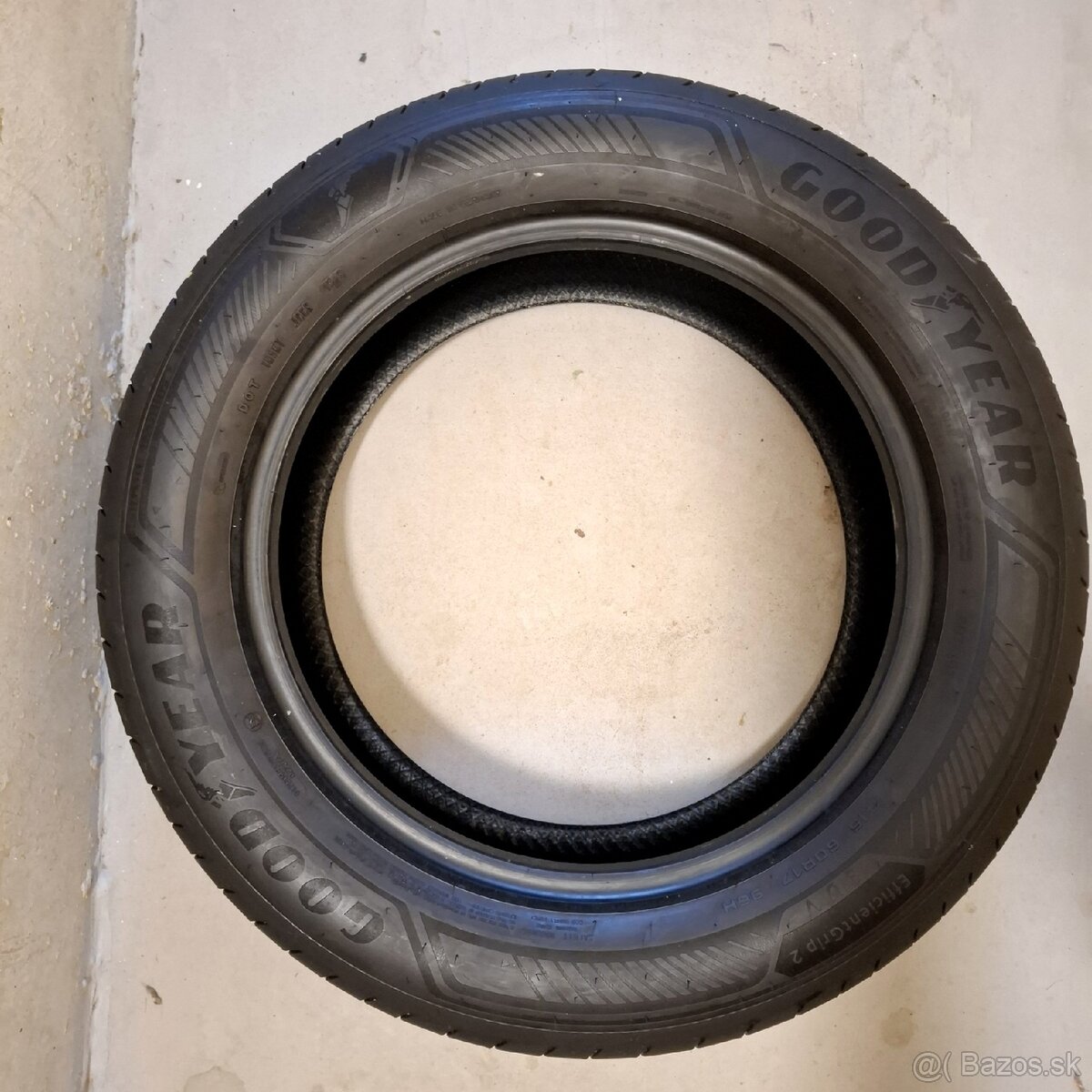 Goodyear EfficientGrip 2 SUV 215/60 R17 – DOT 1925 - 2