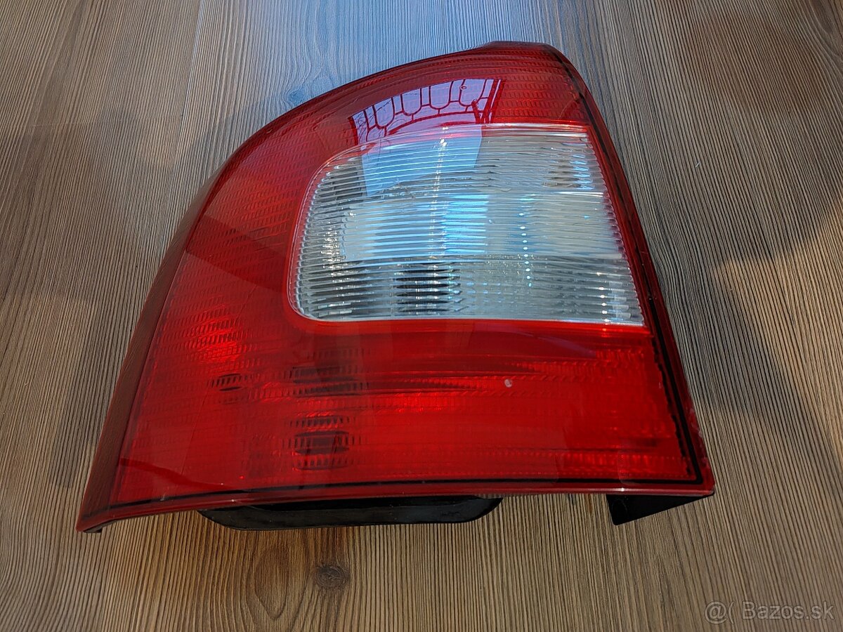 Octavia 2 combi ľavé zadné svetlá - 2