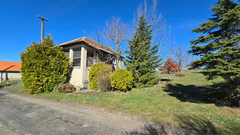 Domček v Žemberovciach spolu s pozemkom o výmere 3778 m2 - 2