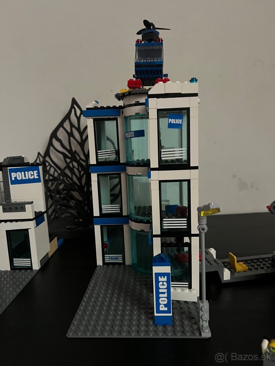 Lego policajná stanica - 2