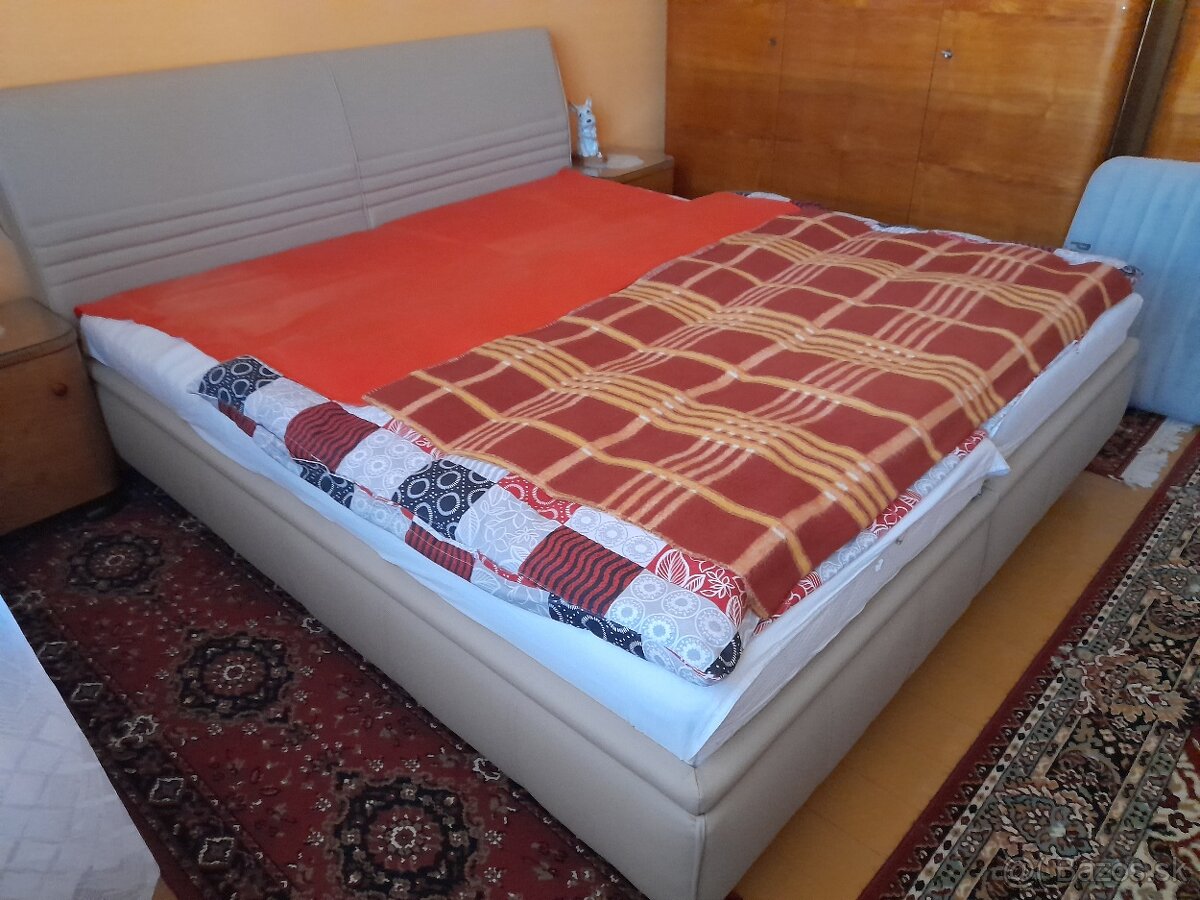 Dvojposteľ z Decodomu - 2