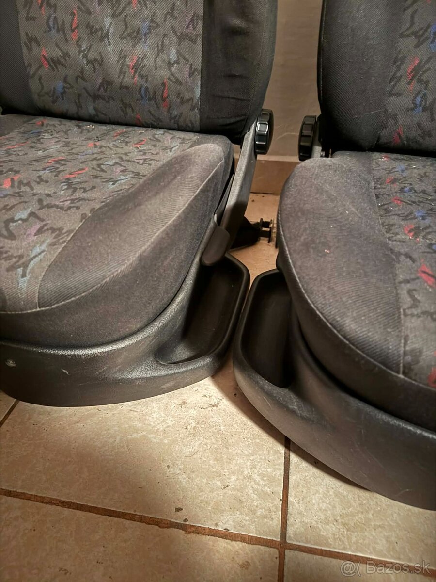 Predám sedačky+tapacire na golf mk3 - 2