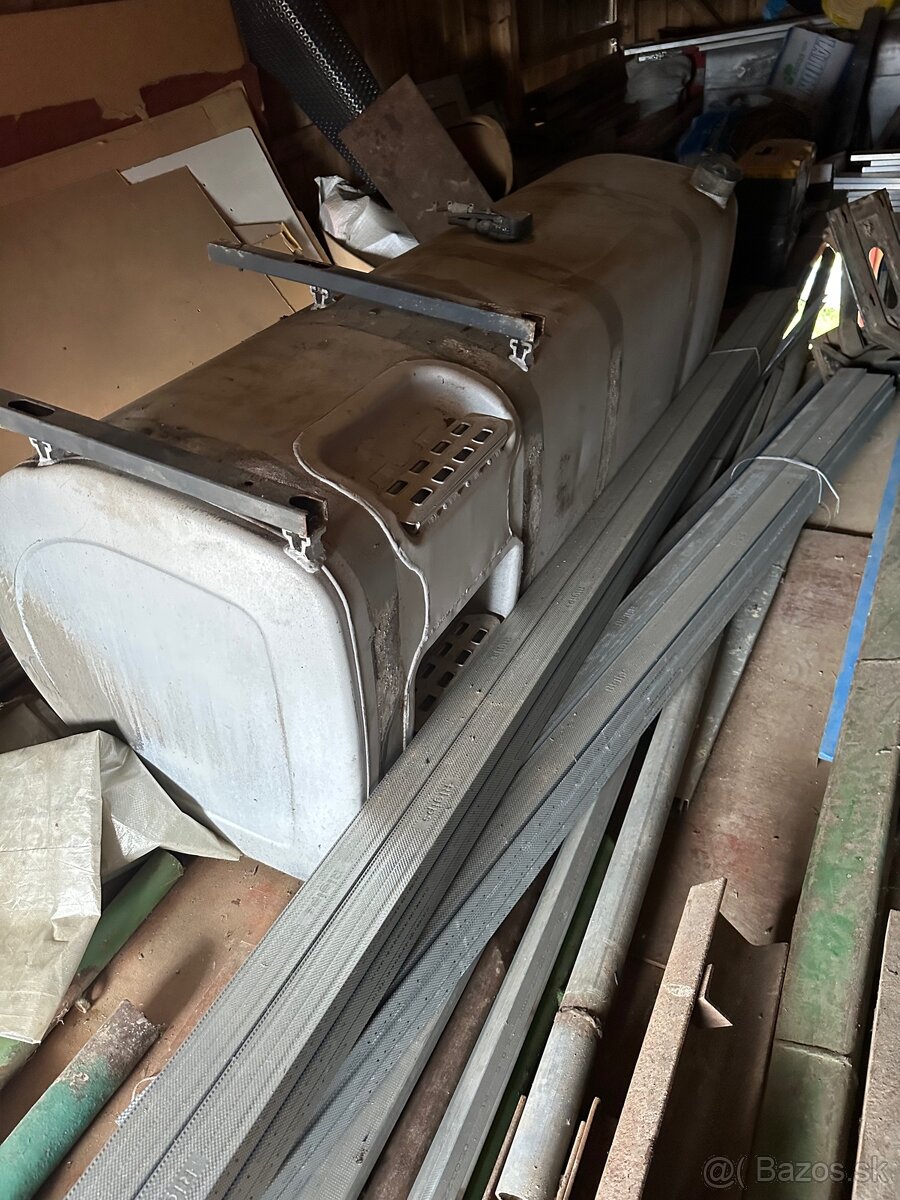 Nádrž Volvo fh13 - 2