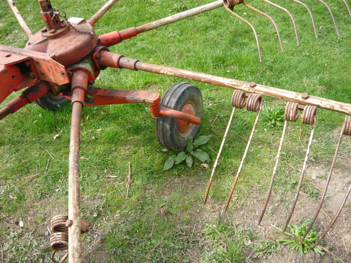 KUHN 280 SHRNOVAČ -- ruzné díly - 2