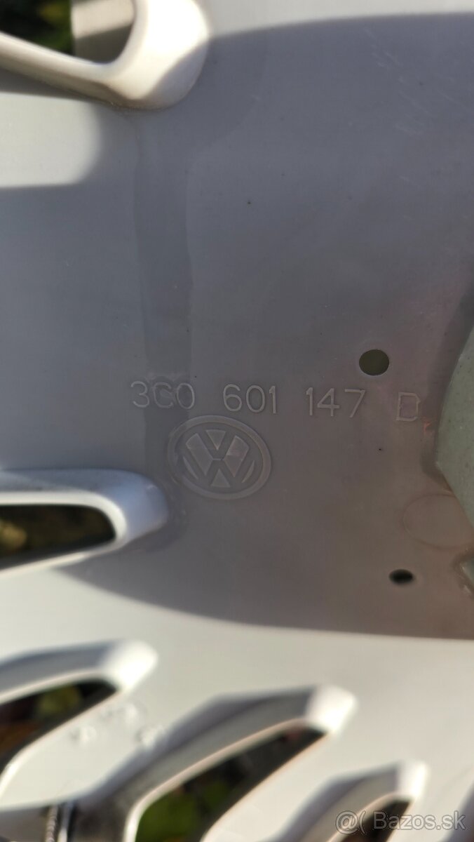 R16 puklice volkswagen original - 2