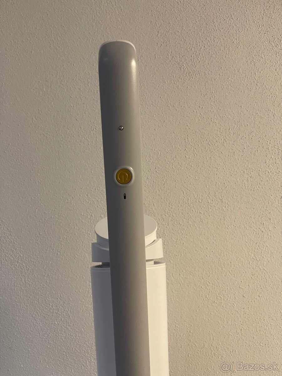 Ručný tycovy vysávač Illox - 2