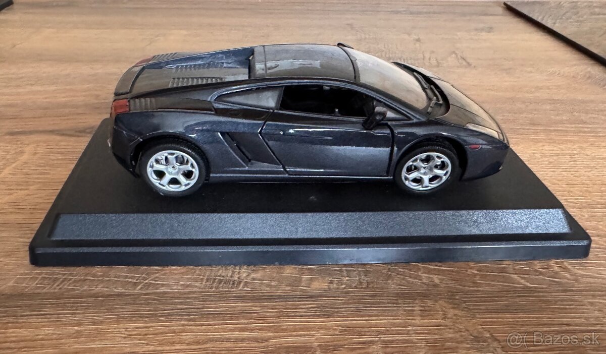 Sběratelský kovový model Lamborghini Gallardo. - 2