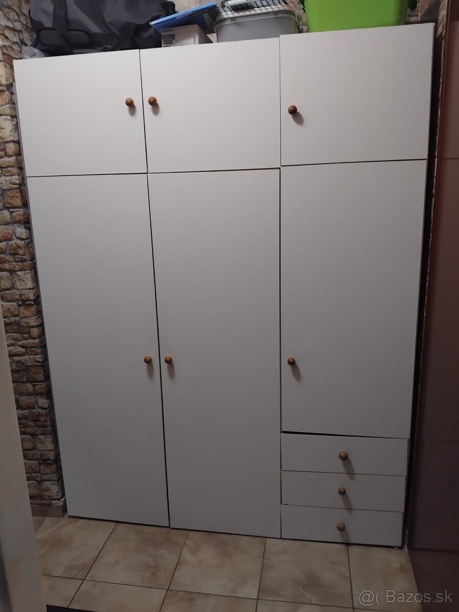 Darujem skriňu - 2