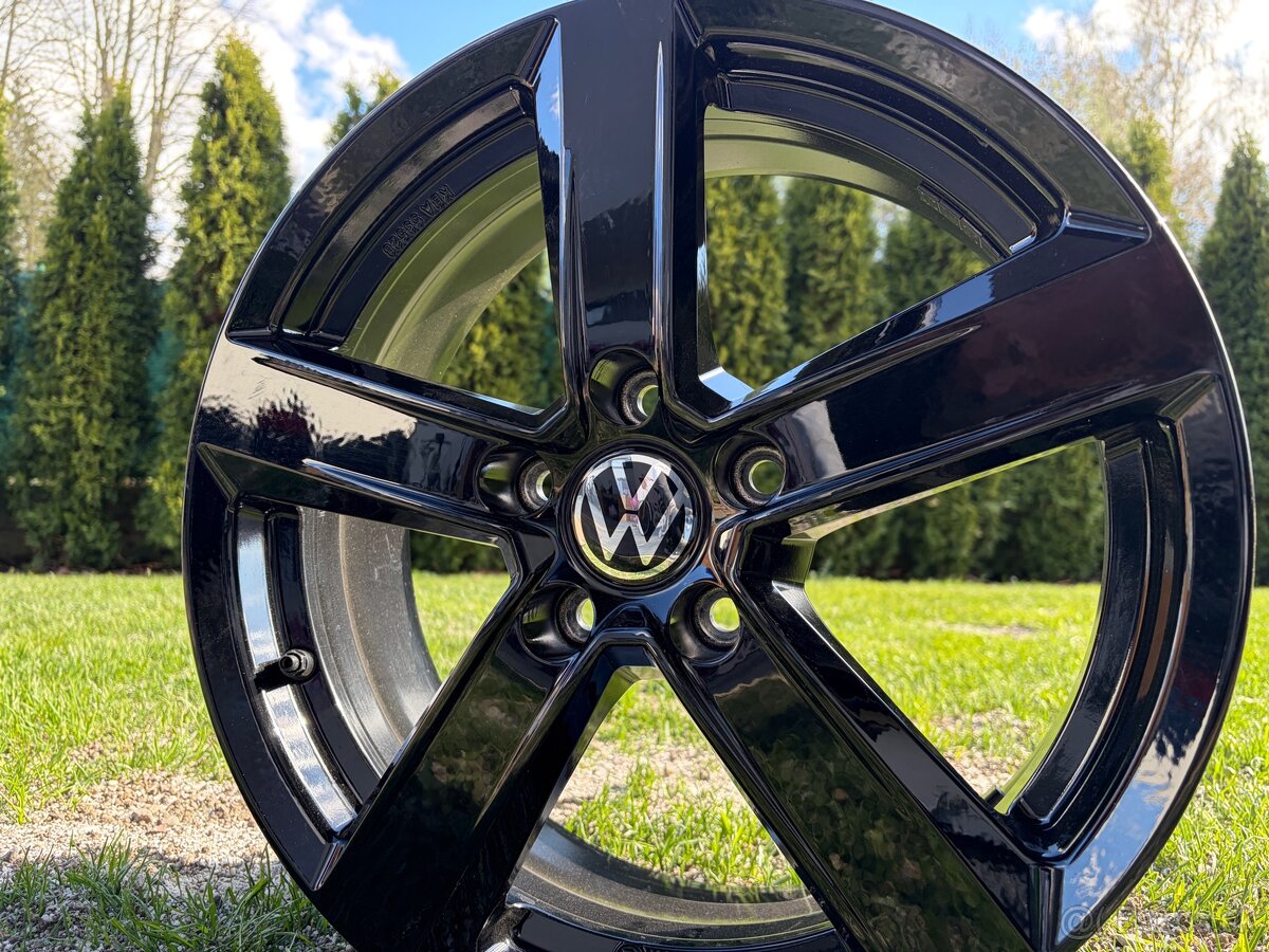 VW R17 Čierny lesk 5x112 - 2