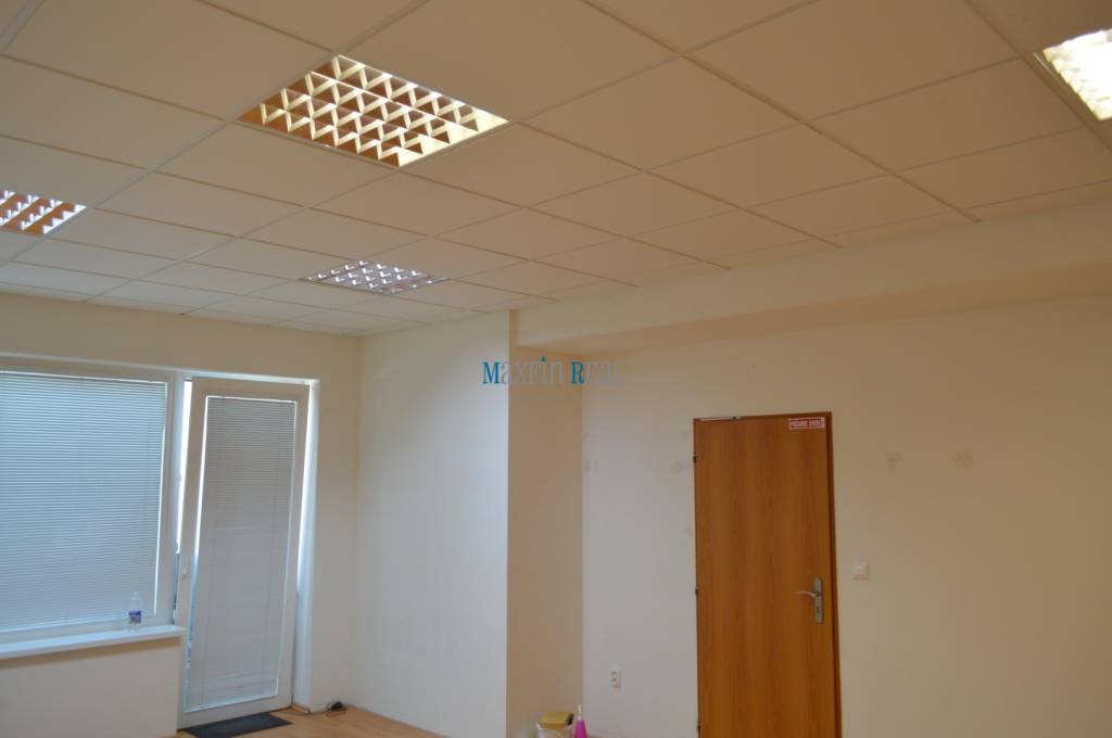 Maxfinreal Kancelária s parkovaním a terasou v Nitre 42m2 - 2