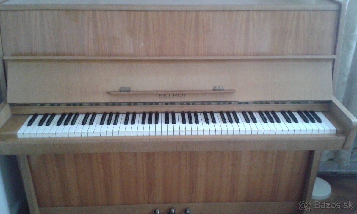 Piano PETROF - 2