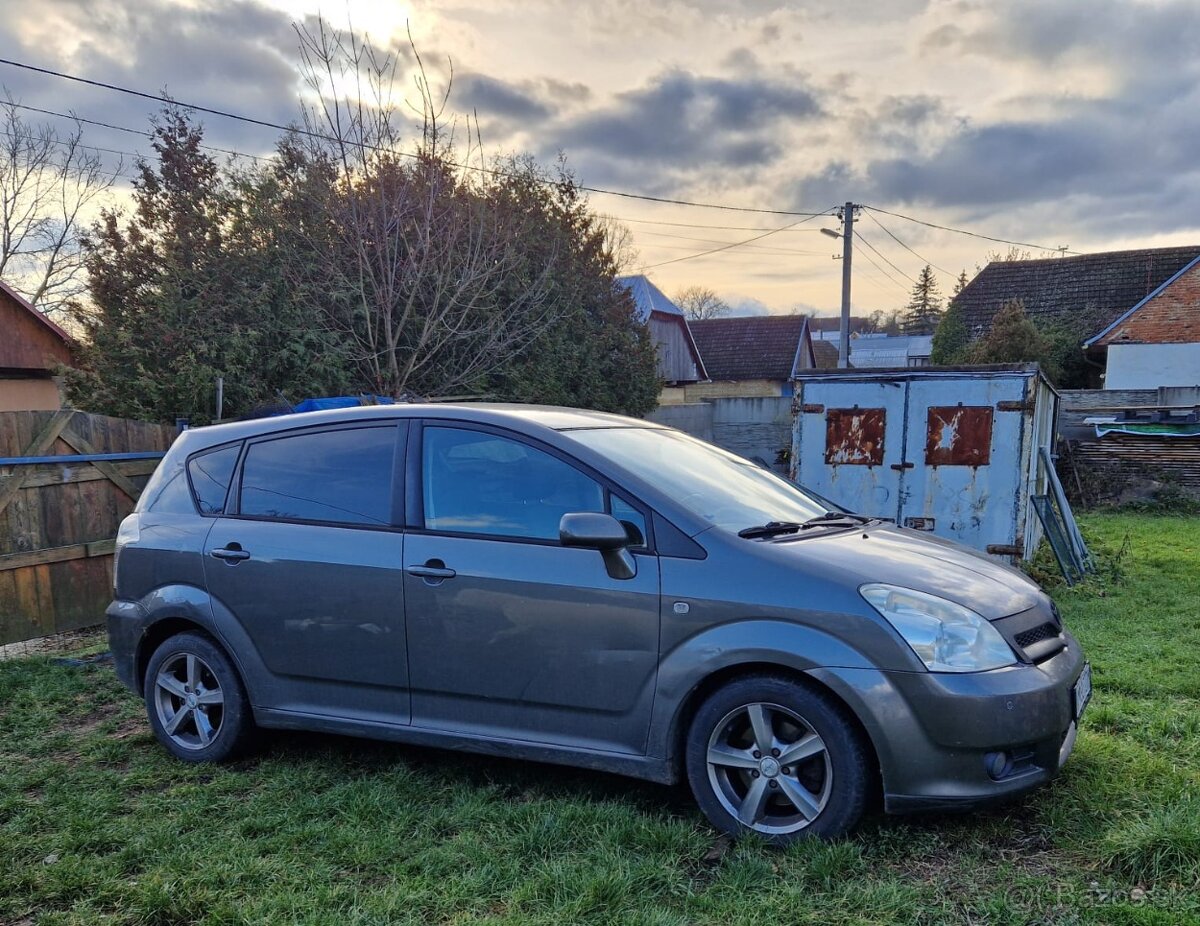Toyota Corolla Verso - 2